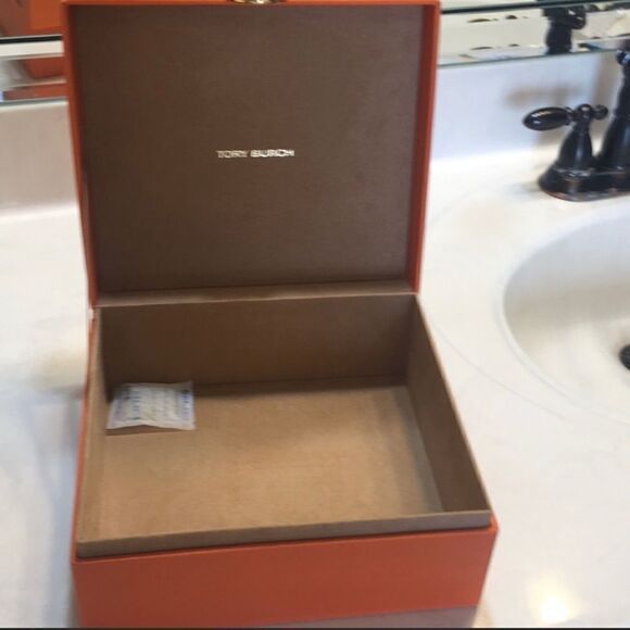 🎉last deal 🎉Tory Burch box - Picture 2 of 5